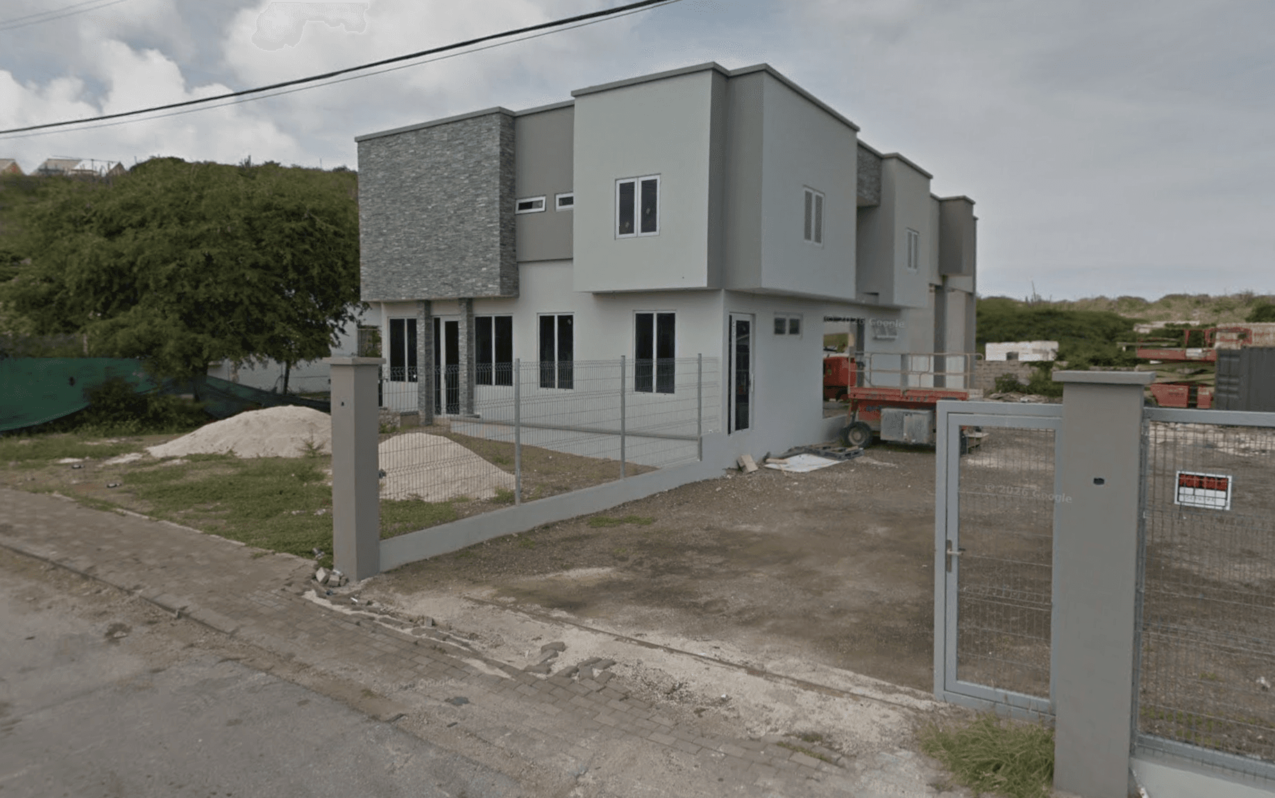 Onsite Rental Curacao facility side view