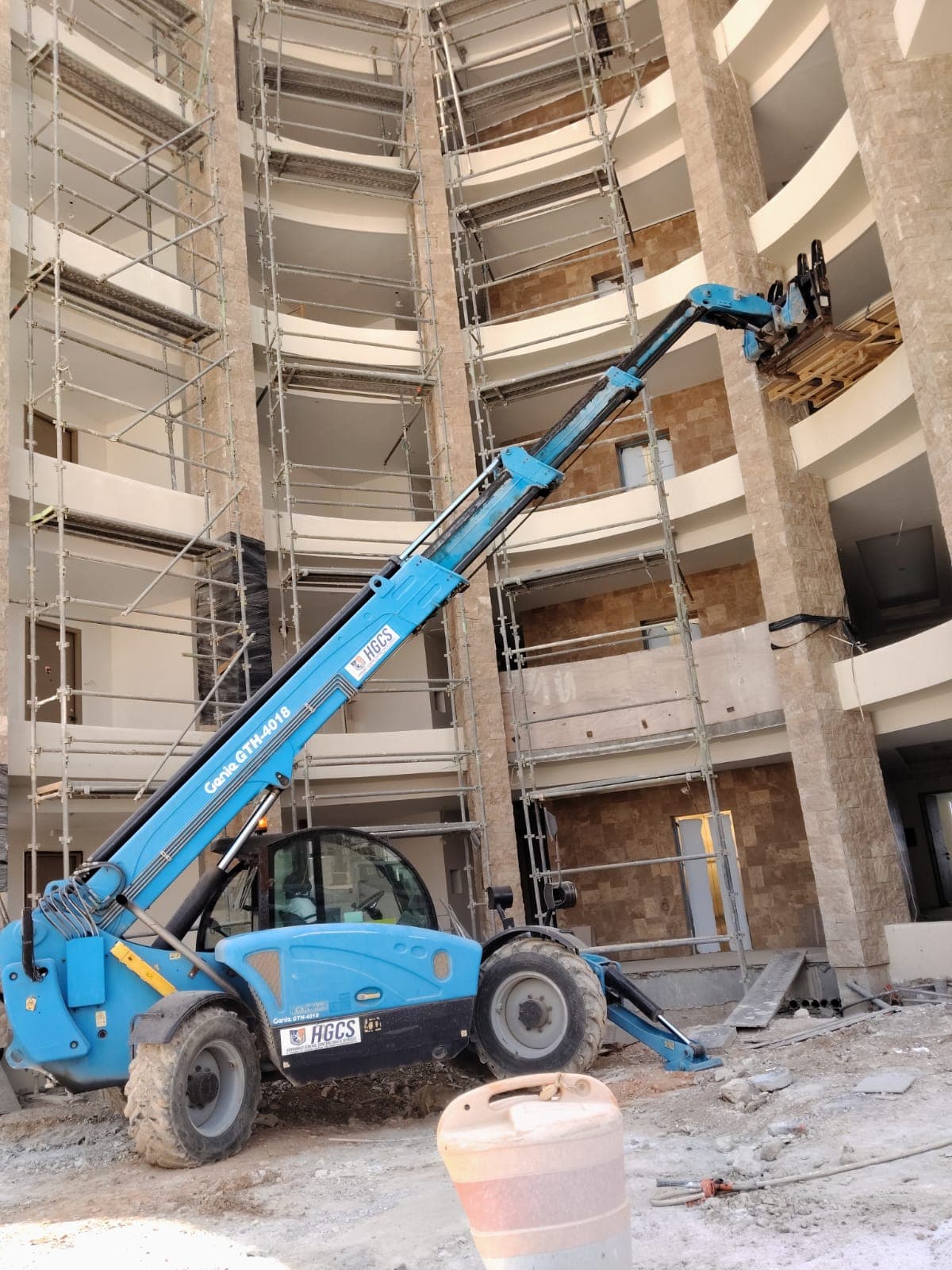 Genie GTH-4018 fully extended Curacao