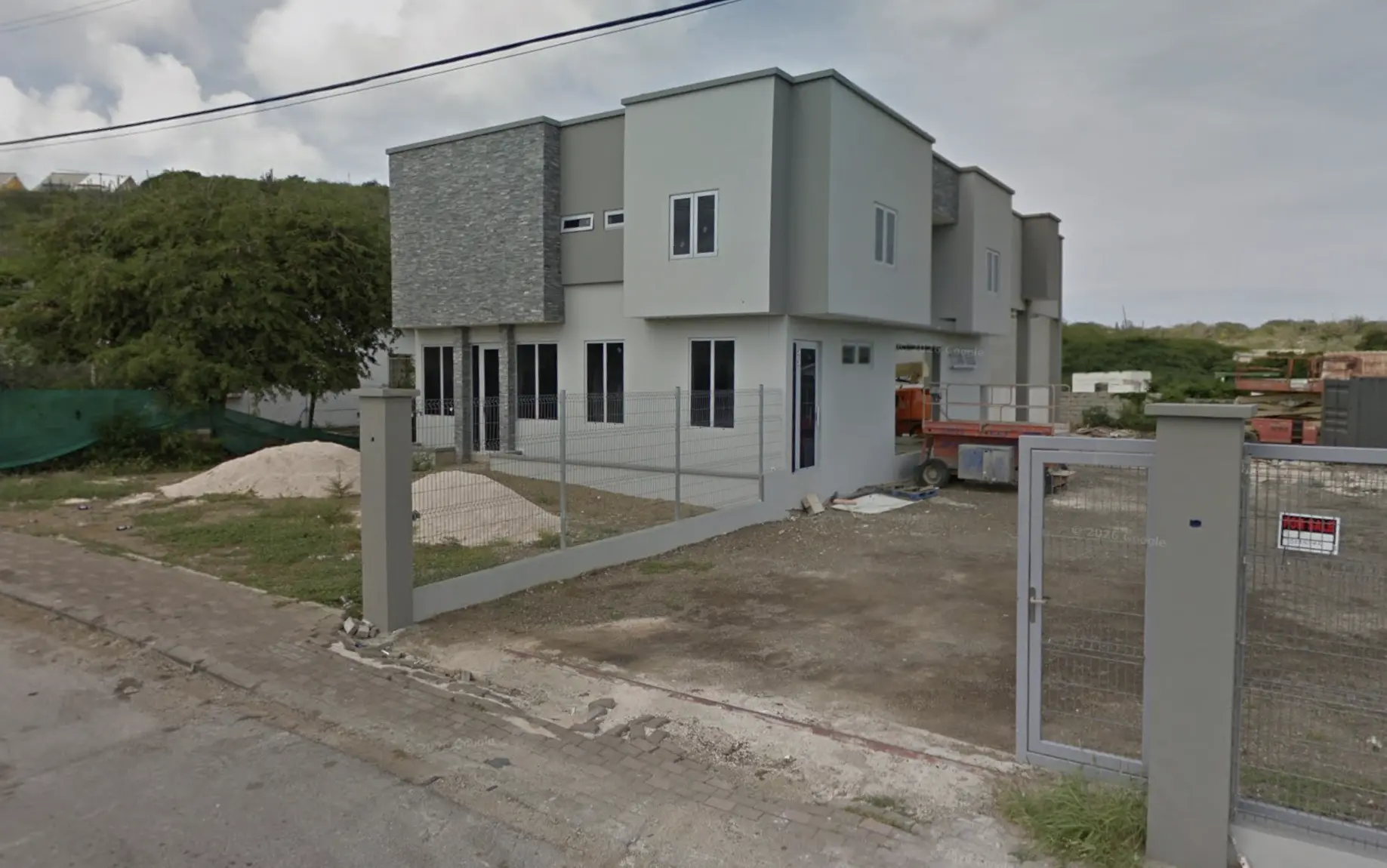 Onsite Rental Curacao facility side view